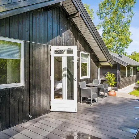 Family-friendly With Hot Tub And Guest Annex Near The Coast Ferienhaus *