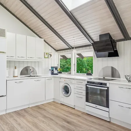 Family-friendly With Hot Tub And Guest Annex Near The Coast Ferienhaus *